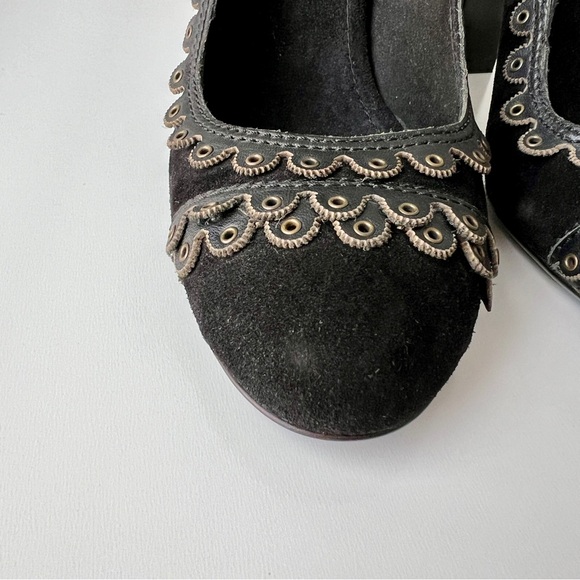 Burberry Black Suede Heels with Leather Trim and Grommets - Picture 7 of 12